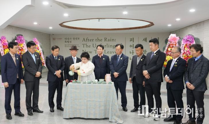 지난 13일 강진군 다산박물관에서 ‘다산과 강진茶 : 비 갠 뒤 새 찻잎 피어나니’특별전이 개막했다.