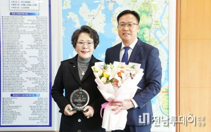 던필드그룹, 목포시에 사랑의 백미 700포 기탁