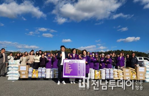 신안군복지재단, 2025 사랑의 김장재료 후원 물품 전달식 개최..