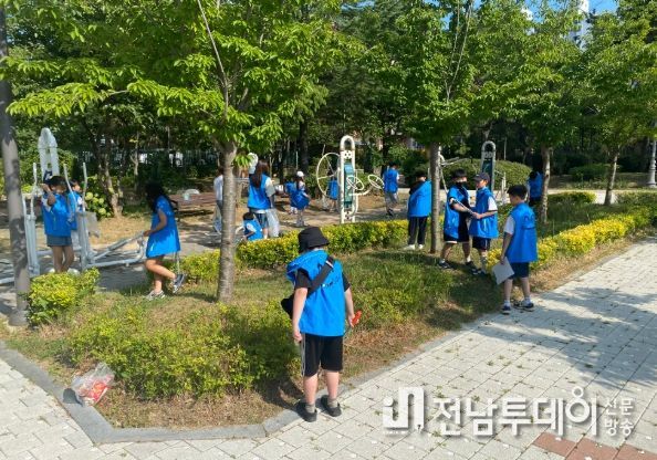 장수어린이공원 환경정화활동