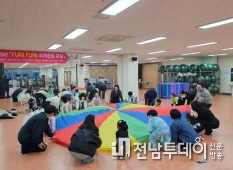 지난 27일 건강생활지원센터에서 진행한 Fun! Fun! 유아운동 교실
