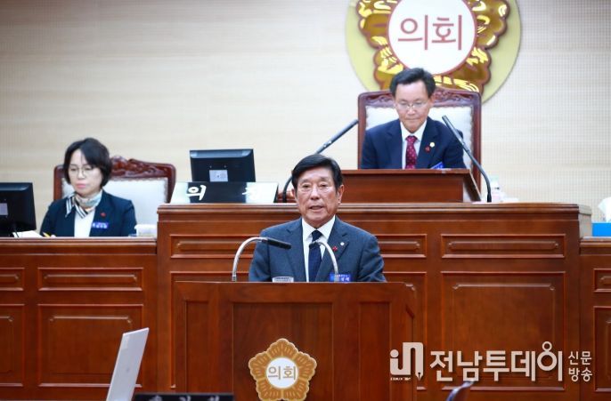 ‘제276회 곡성군의회 정례회’에서 시정연설을 하고 있는 조상래 곡성군수