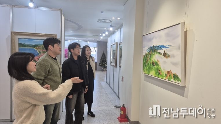 광산구가 26일까지 모두의 쉼터 개관을 기념해 구청 1층에서 건축사 특별 초대전을 개최한다.