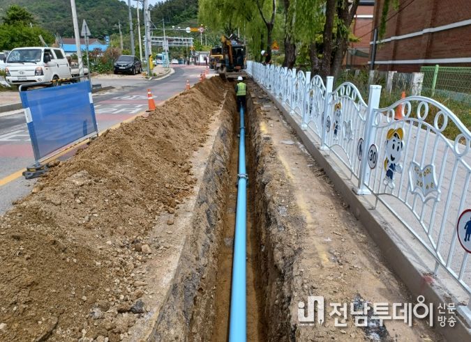 성군 노후상수도 정비사업 관망정비 공사 본격 착수_벌교 현대화사업 관망정비 공사를 하고 있다