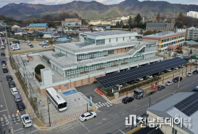 함평읍사무소 및 어울림센터 전경