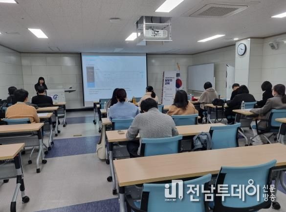 전라남도교육청의 ‘서점바로대출서비스’ 담당자 연수가 진행되고 있다.