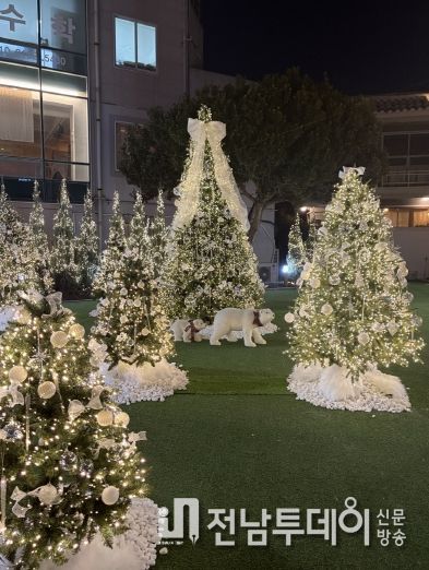 여행자의집, 크리스마스트리 점등