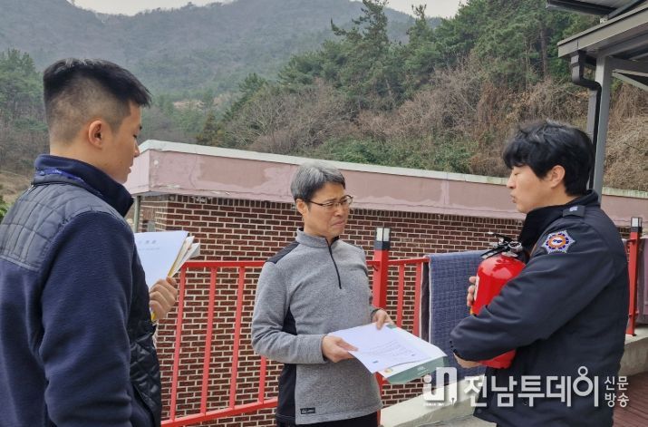 영광군, 농어촌민박 79개소에 소화기 배부