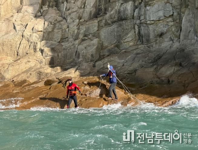 완도해경, 청산도 갯바위 고립자 무사 구조