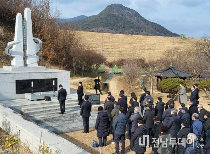 구례군 광주지방검찰청 순천지청 구례지역 희생자 위령탑 참배