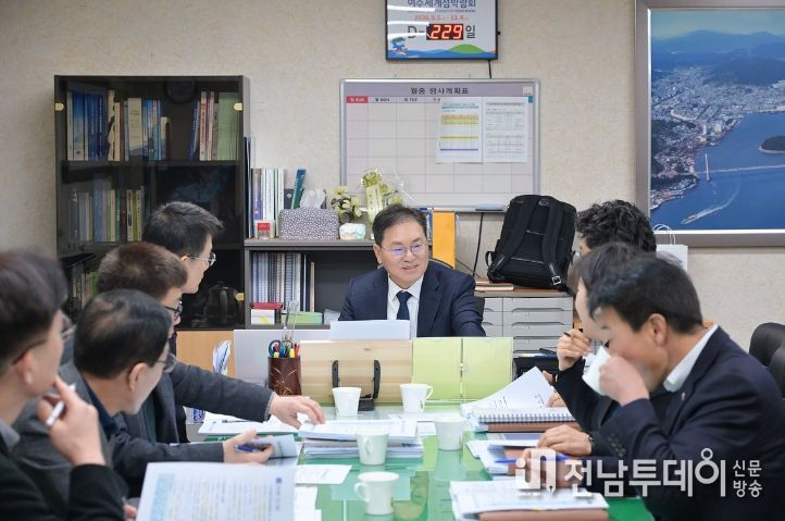 여수시는 지난 19일 전남·광주 행정통합 추진에 따른 부시장 주재 ‘행정통합 대응 전략회의’를 개최했다.