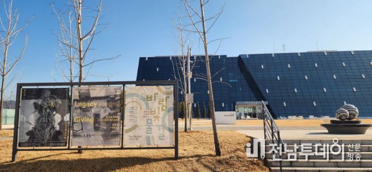 조선의 보물부터 AI가 그린 미래까지, 한겨울의 예술 기행