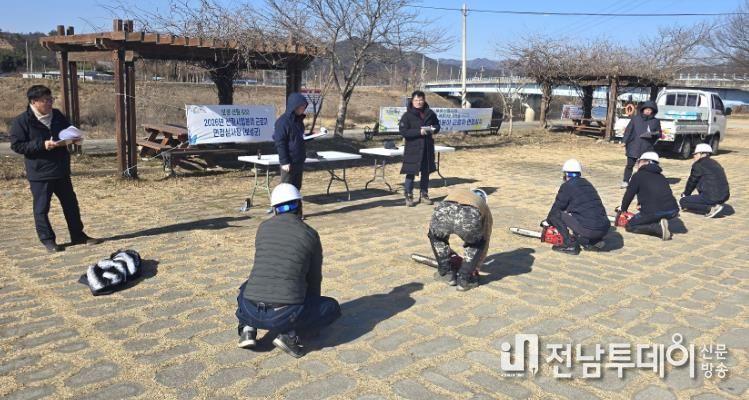 보성군, 산림 일자리 선발에 안전·현장 역량 최우선 지난 28일 ‘숲 가꾸기·가로수관리단’ 선발을 위한 실기 심사를 했다