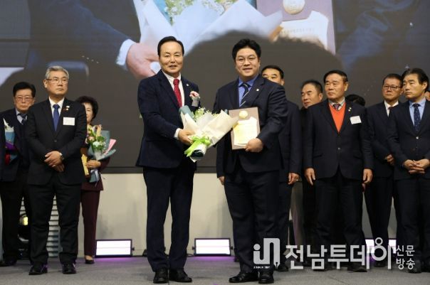 ‘대한민국지방의정봉사대상’ 수상