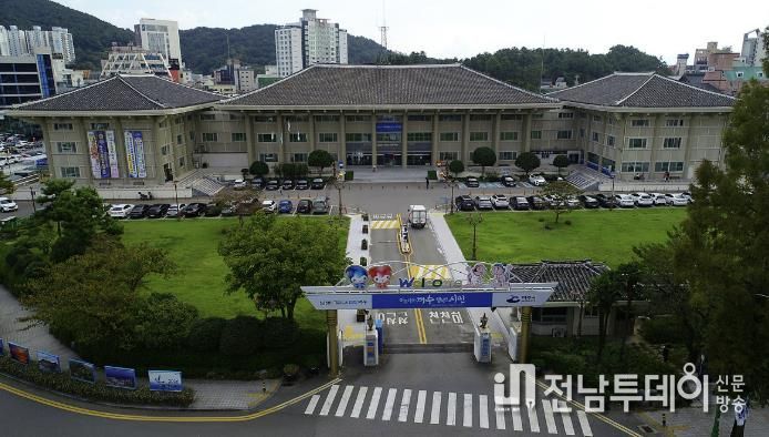 여수시는 산업현장 근로자의 안전의식 제고와 산업재해 예방을 위해 「2026년 통합안전교육 프로그램」 교육생을 모집한다.