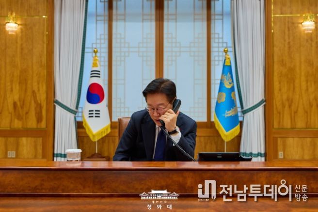 '또 럼' 베트남 당서기장 연임 축하 통화(청와대)