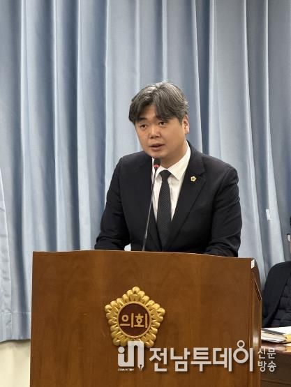 조례안 제안설명 중인 박원종 전남도의원