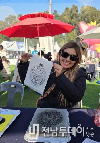 지난해 열린 강진청자축제 모습.- 청자탁본