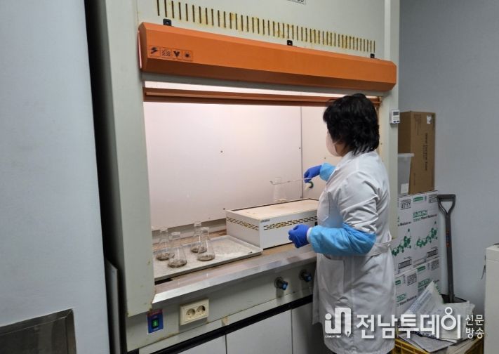 고흥군, 가축분뇨 부숙도 연중 무료 검사... 토양·수질·환경오염 방지