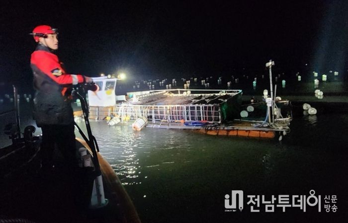 완도해경, 장흥군 해상 침수선박 4명 구조