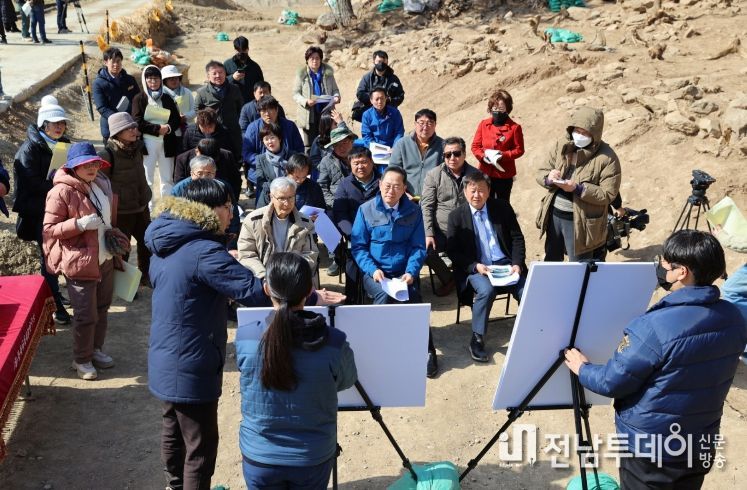 읍호리 고인돌군 현장보고회