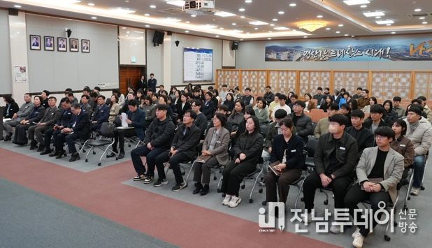 나주시, 3월 정례조회 개최…지역 발전 헌신 시민과 단체 표창