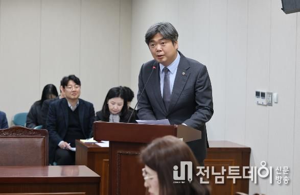 조례안 제안설명 중인 박원종 전남도의원