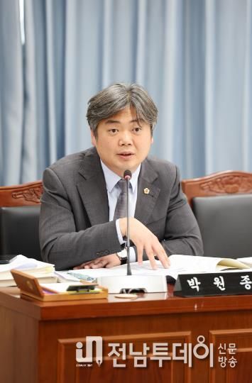 업무보고 중인 박원종 전남도의원