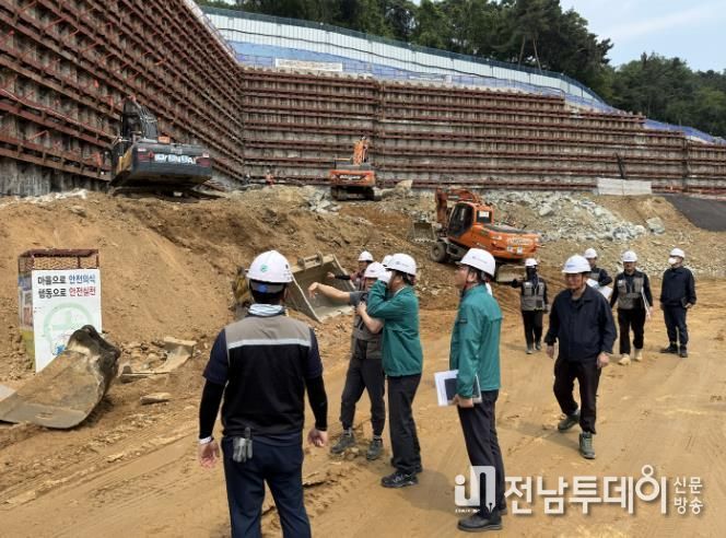 공사장 현장 점검 사진