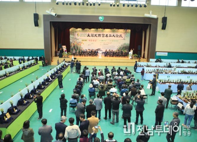 2025년 대한민국 난 명품 대제전 개최 전시장 전경