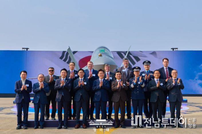 KF-21 양산 1호기 출고식(청와대)