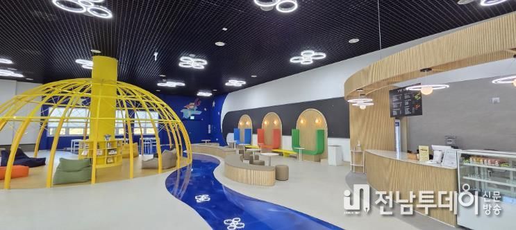 순천만잡월드 카페테리아 내부