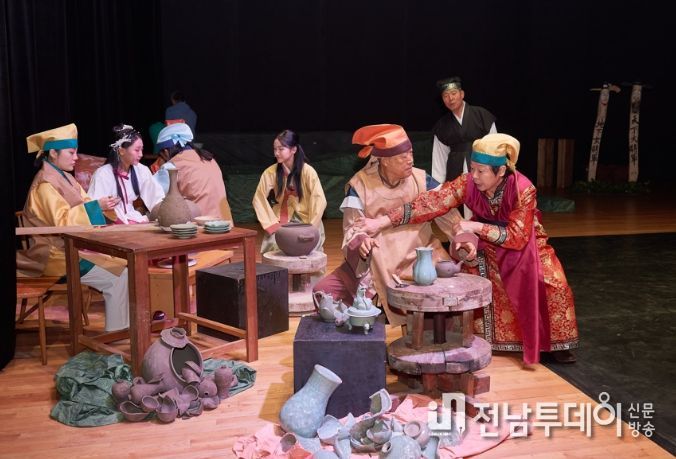 극단 청자의 공연 모습