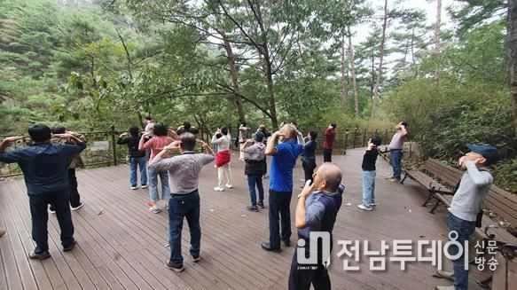 산림치유프로그램 운영 사진. 국립나주숲체원 곡성치유의숲 제공