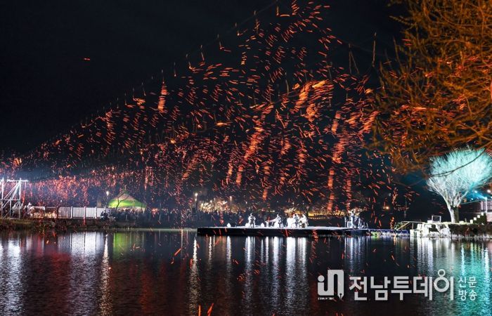 영암군, 왕인문화축제 개막... 벚꽃 아래서 봄을 열다