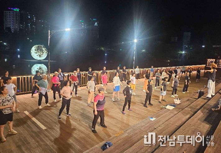 물빛 근린공원 광장체조