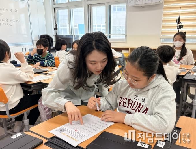 11일 예울초등학교에서 ‘2026학년도 제1차 수업 나눔 연수회’가 진행되고 있다. 사진은 분과별 수업공개 모습.